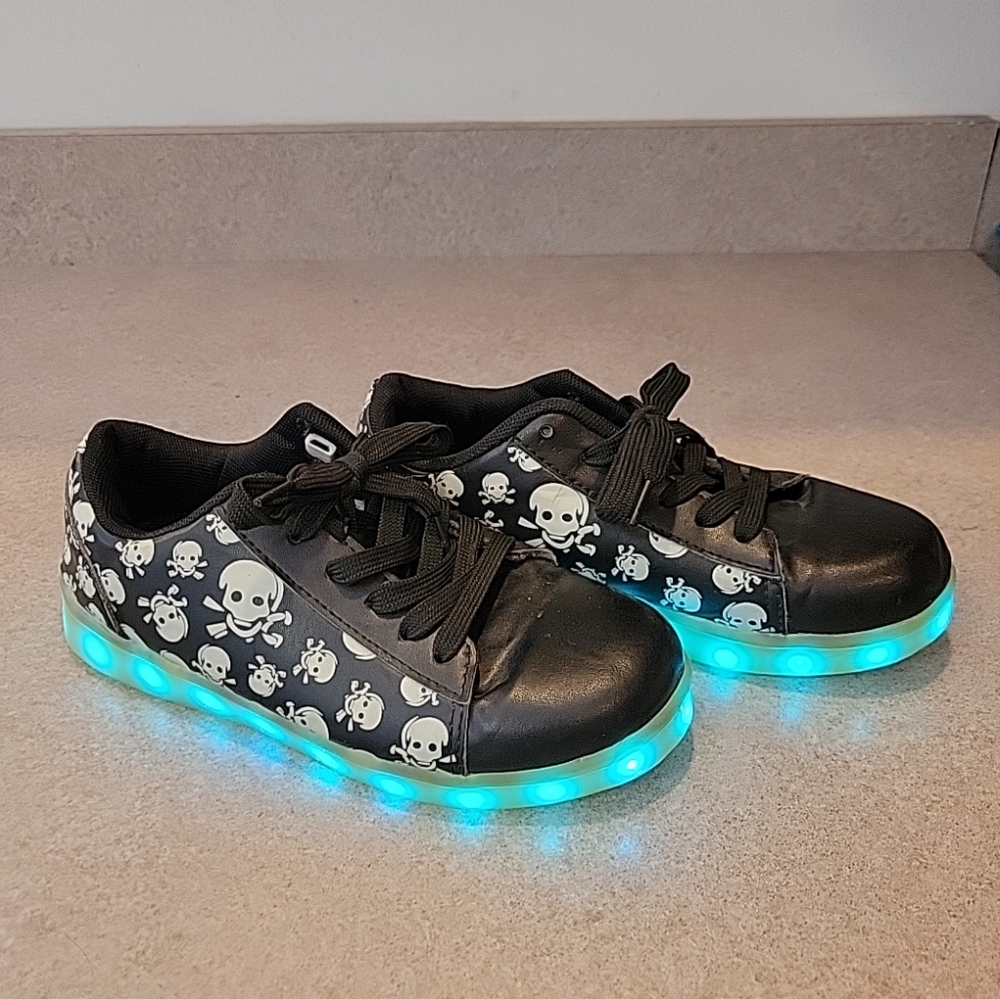 Skulls Led Light Up Shoes Size EUR 36 US Size 5.5 Sneakers Skateboard Casual